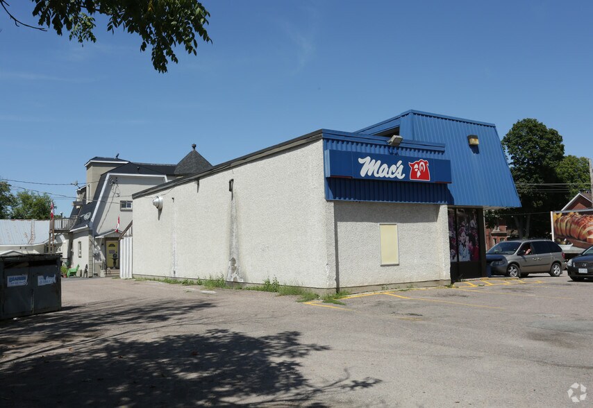 More Photos Of 12 Raglan St N, Renfrew Convenience Store For Sale