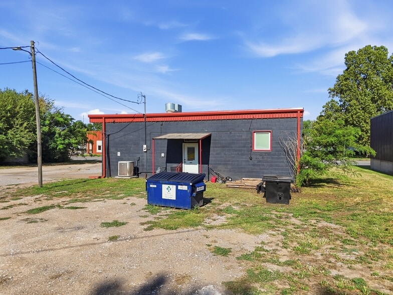More Photos Of 112 N Chisholm Trl, Dover Restaurant For Sale