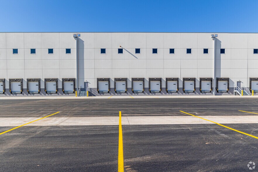 More Photos Of 925 Newark Ave, Elizabeth Unknown For Lease