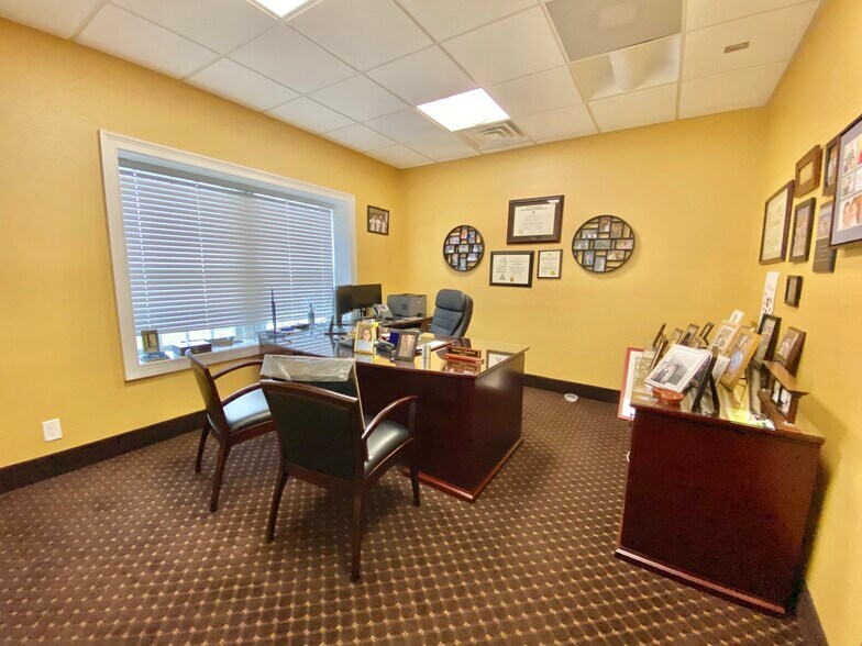 More Photos Of 25 Nassau Ln, Island Park Office For Sale