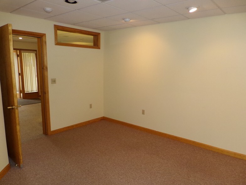 More Photos Of 401 Gilford Ave, Gilford Medical For Lease