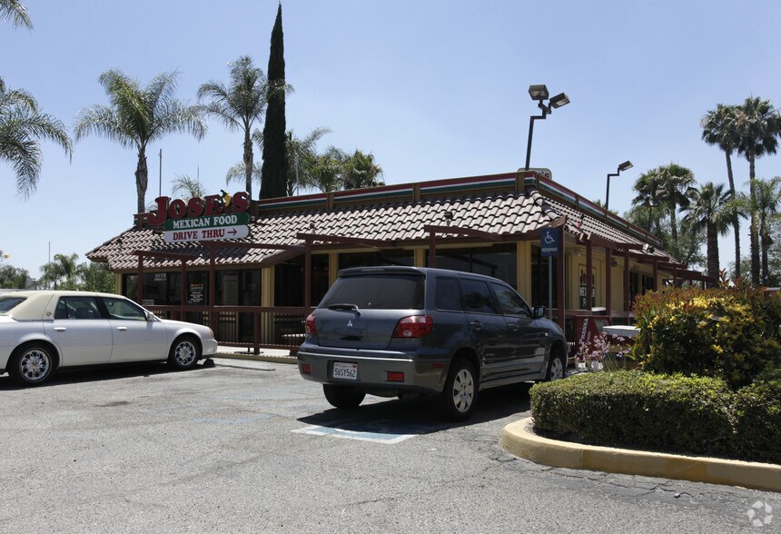 Primary Photo Of 950 S E St, San Bernardino Fast Food For Sale