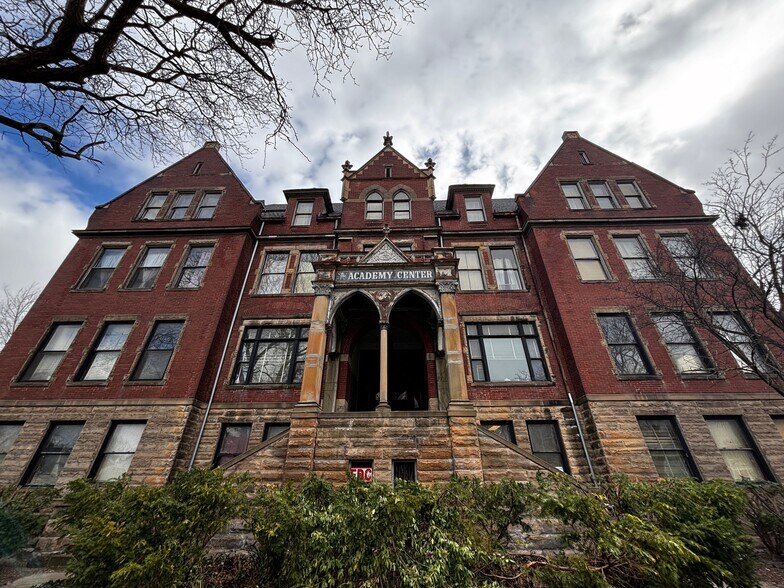 More Photos Of 512 N Lincoln St, Bay City Apartments For Sale
