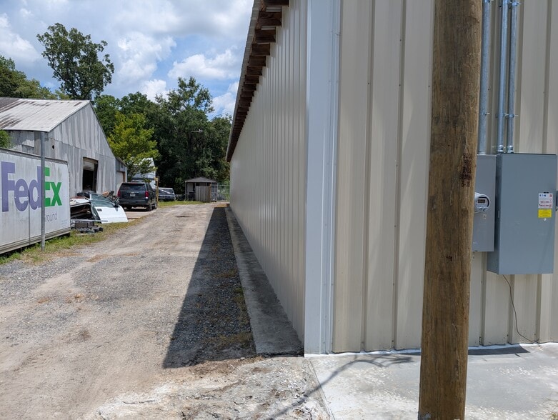 More Photos Of 810 Talmadge Ave, Garden City Warehouse For Lease