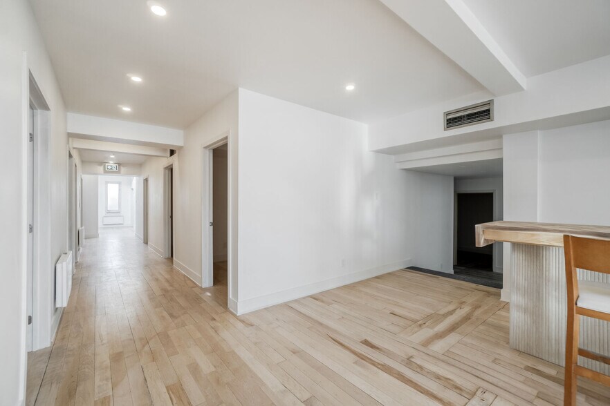 More Photos Of 2219-2229 St Bélanger, Montréal Storefront Retail Office For Lease