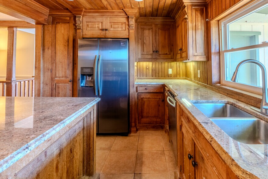 More Photos Of 8356 Sylva Rd, Franklin Office For Sale