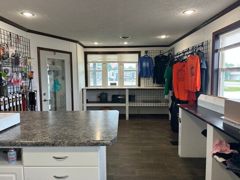 More Photos Of 445 W Elm St, Waverly General Retail For Sale