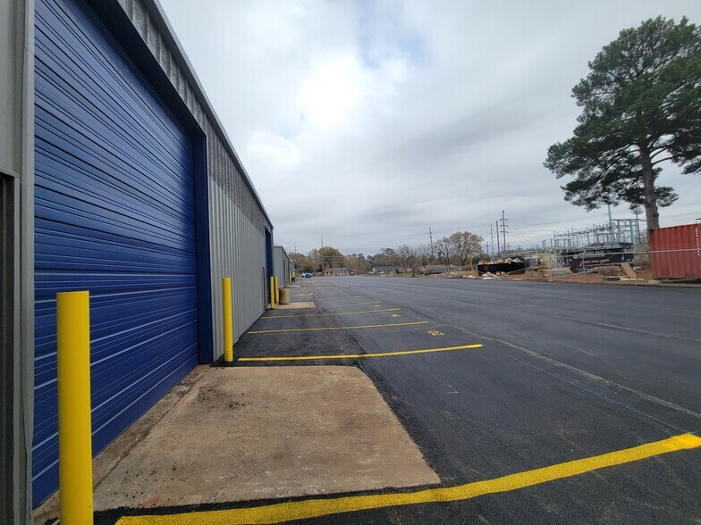 More Photos Of 517 Delia Dr, Longview Warehouse For Lease