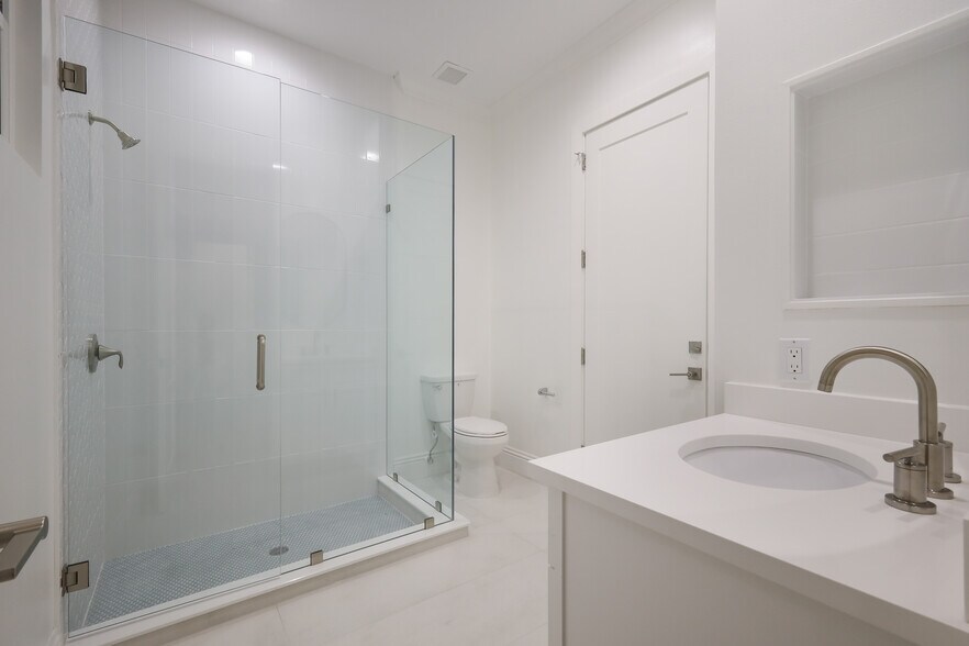 More Photos Of 1718 Bay St, Sarasota Specialty For Sale