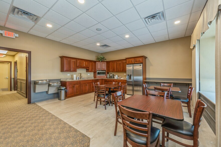 More Photos Of 1745 S Eastwood Dr, Woodstock Bank For Sale