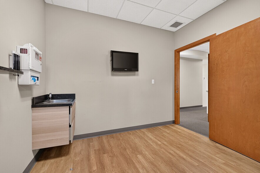 More Photos Of 8202 Clearvista Pky, Indianapolis Office For Sale
