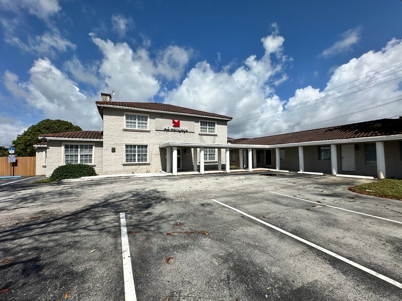 More Photos Of 1040 S Federal Hwy, Hollywood Office For Sale