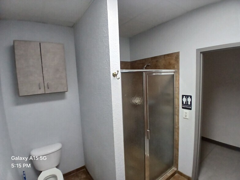 More Photos Of 1509 SW Century Gln, Lake City Warehouse For Lease