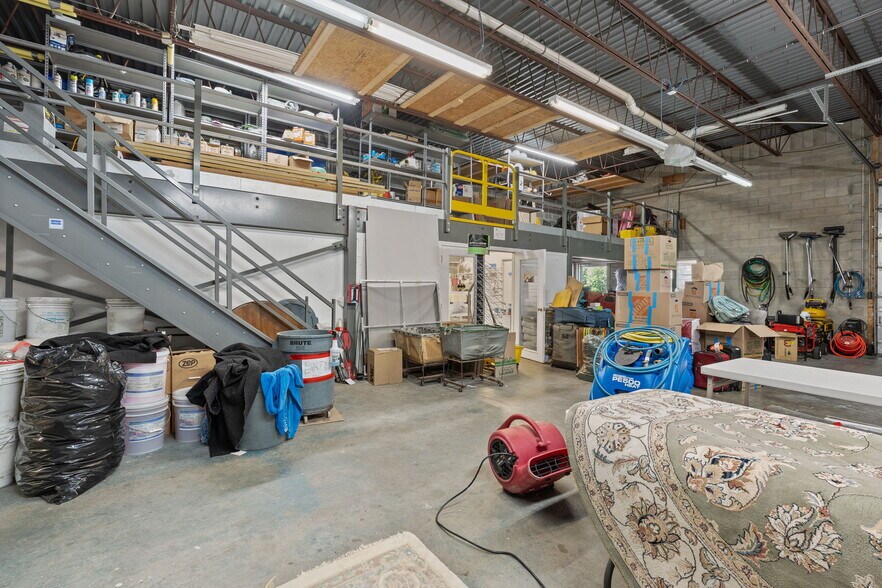 More Photos Of 850 E Industrial Park Dr, Manchester Industrial For Sale