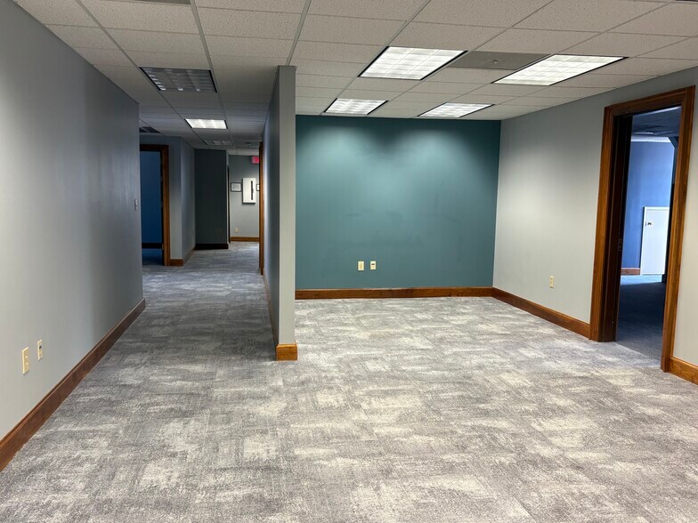 More Photos Of 222 E Main St, Rock Hill Bank For Lease