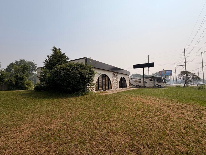 More Photos Of 1500 W 37th Ave, Hobart Freestanding For Lease
