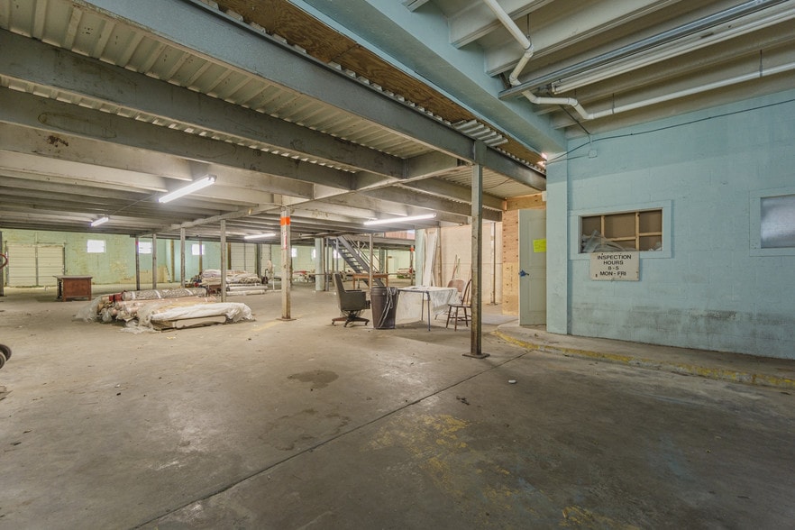 More Photos Of 2415 Church St, Galveston Light Distribution For Lease