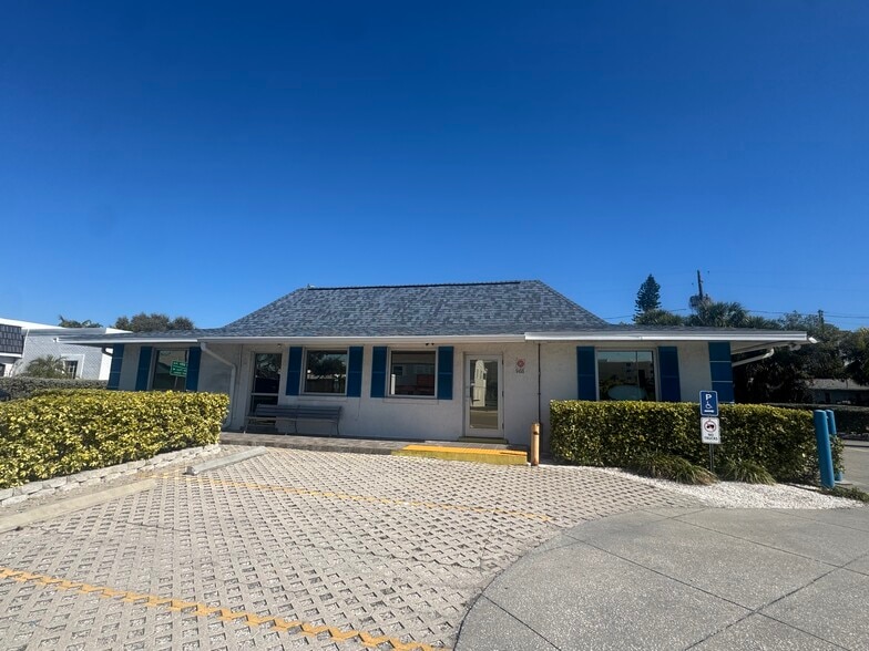 Primary Photo Of 6455 Gulf Blvd, Saint Petersburg Medical For Lease