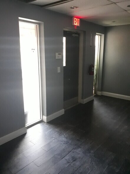 More Photos Of 30798 US Highway 19 N, Palm Harbor Warehouse For Lease