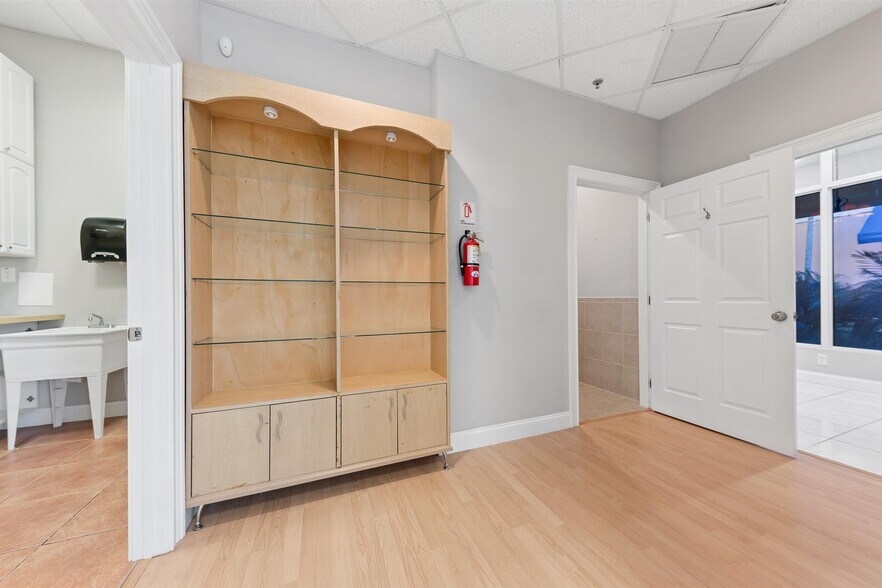 More Photos Of 826 N Dixie Hwy, Lantana Apartments For Sale