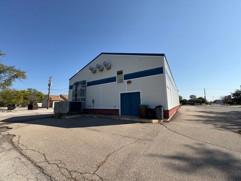 More Photos Of 1015 Dexter Rd, Milan Freestanding For Sale