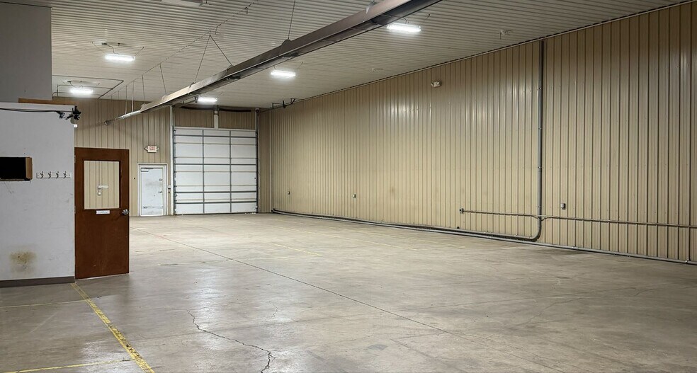 More Photos Of 1407 Mill Race Dr, Salem Showroom For Lease
