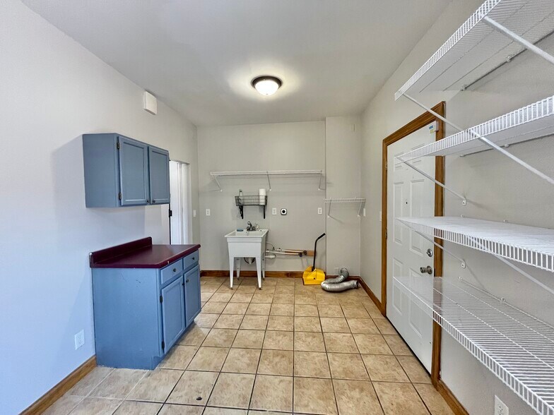 More Photos Of 1085 W Main St, Troy Medical For Sale