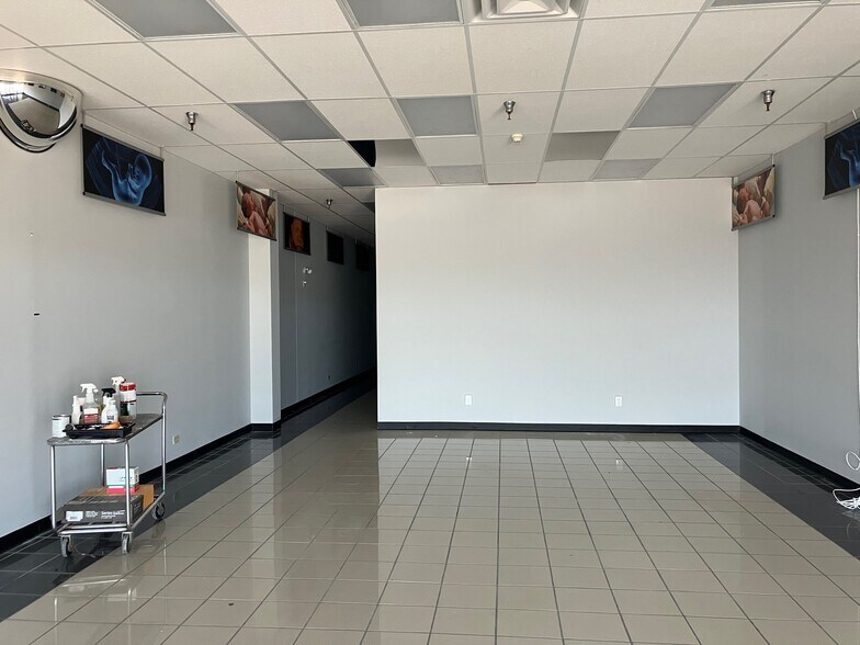 More Photos Of 4115 211th St, Matteson Storefront For Lease