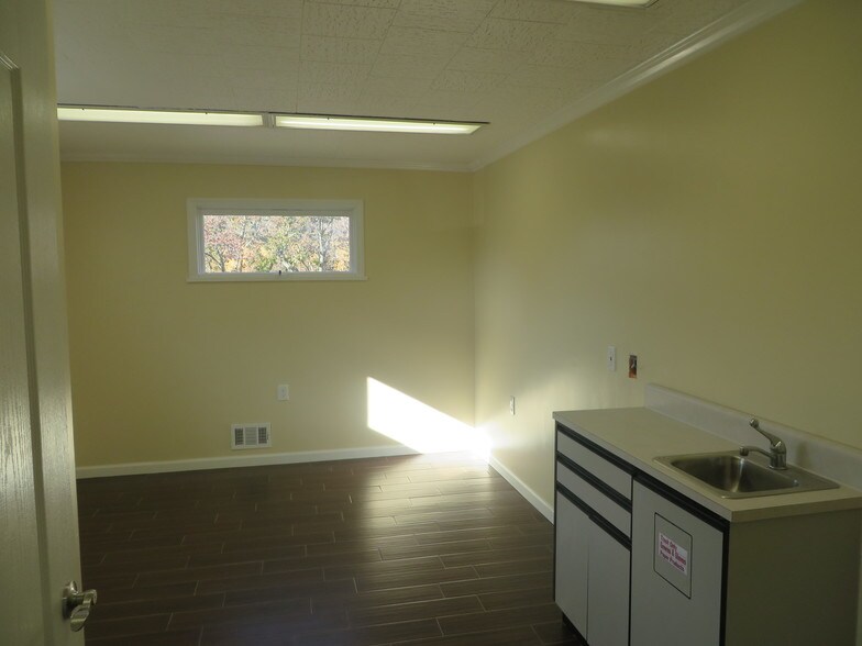 More Photos Of 286 E Main St, Somerville Medical For Lease
