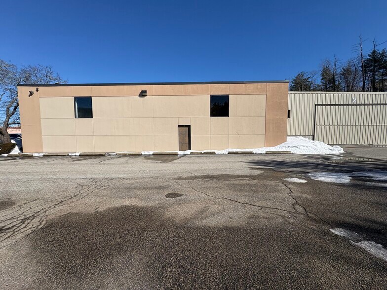 More Photos Of 123 Moore Rd, Weymouth Showroom For Lease