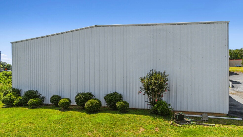 More Photos Of 2125 Airport Rd, Greer Light Distribution For Lease