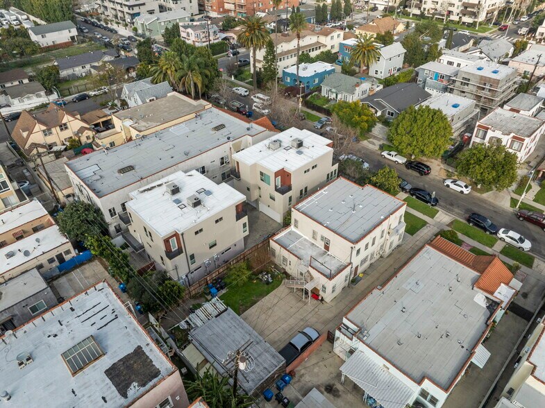 More Photos Of 833 N Ridgewood Pl, Los Angeles Apartments For Sale