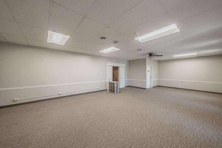 More Photos Of 5704 James Ave, Fort Worth Storefront Retail Office For Sale
