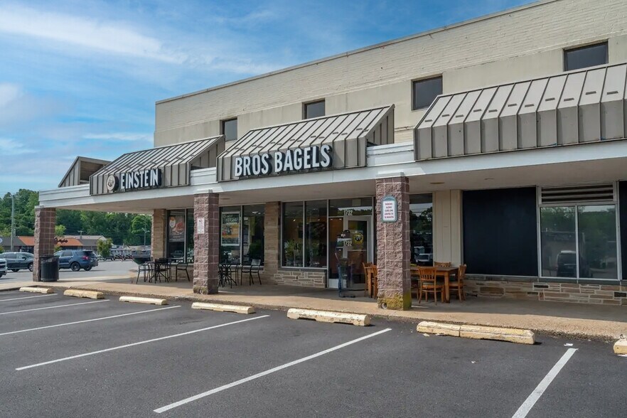 More Photos Of 1704-1738 Marsh Rd, Wilmington Unknown For Lease