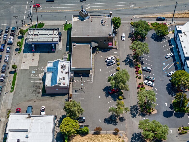 More Photos Of 1125 W Steele Ln, Santa Rosa Freestanding For Sale