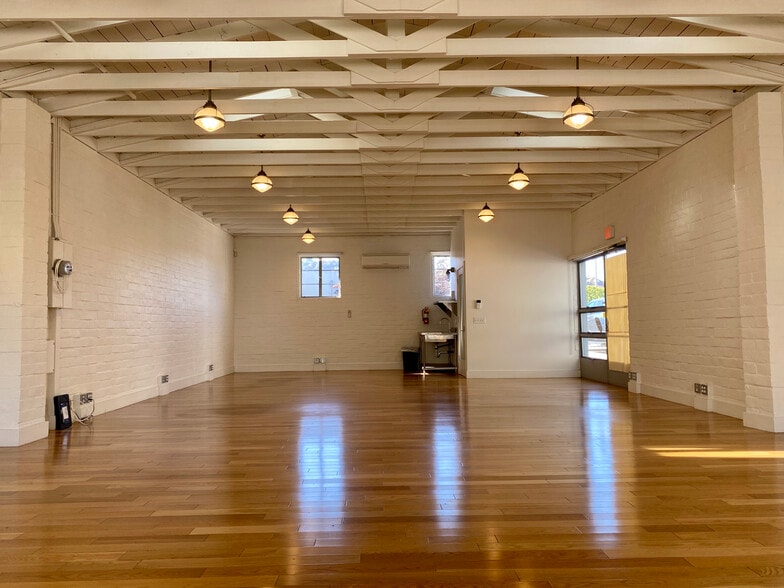 More Photos Of 911 De la Vina St, Santa Barbara Office For Lease