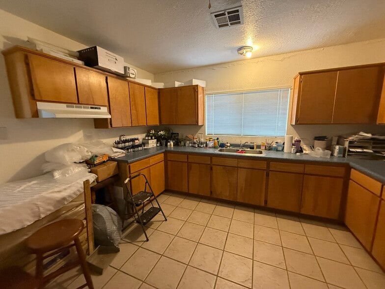 More Photos Of 7456 Alameda Ave, El Paso Freestanding For Sale