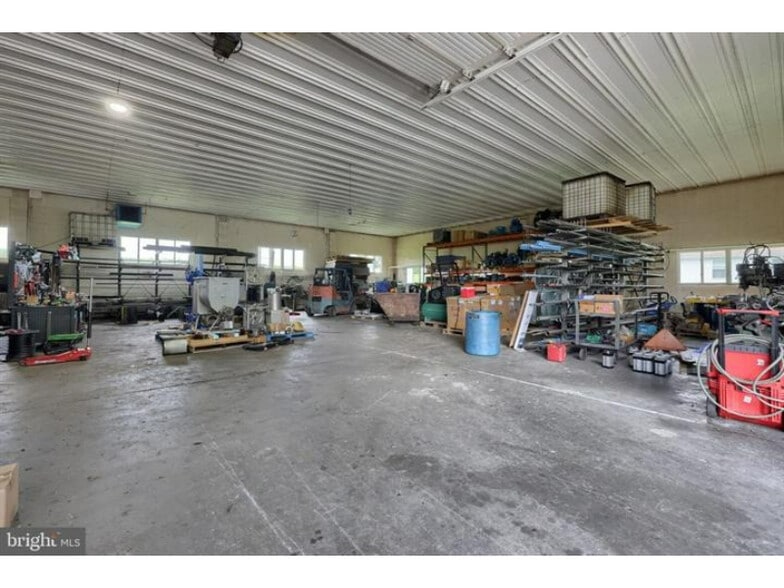 More Photos Of 240 Railroad Ave, Bird In Hand Flex For Sale