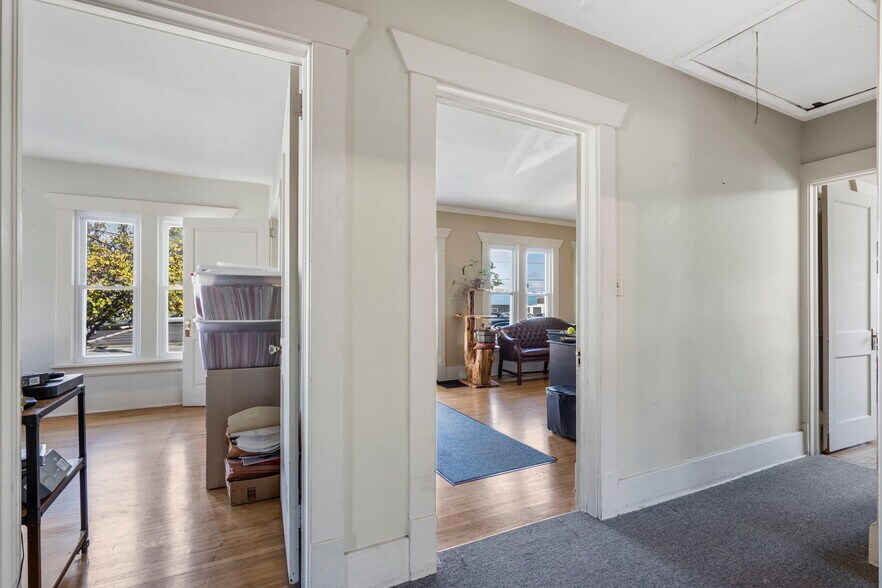 More Photos Of 1658 Saint Louis St, Springfield Office For Lease