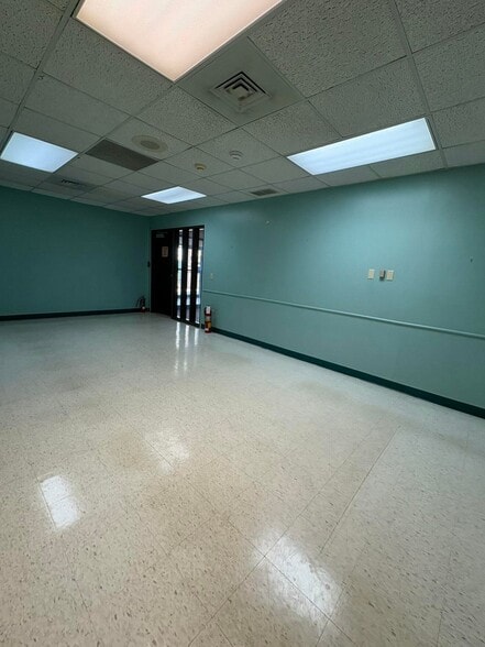 More Photos Of 340 Bogle St, Somerset Medical For Sale