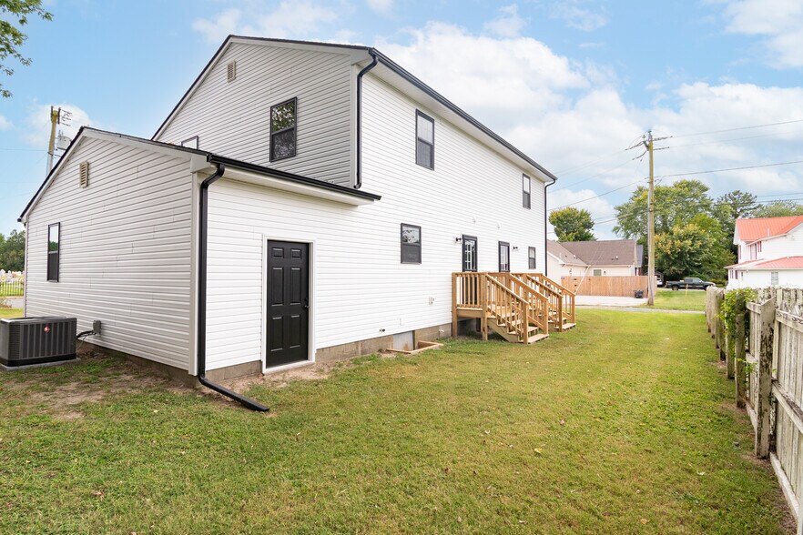 More Photos Of 105 E Adams St, Georgetown Apartments For Sale