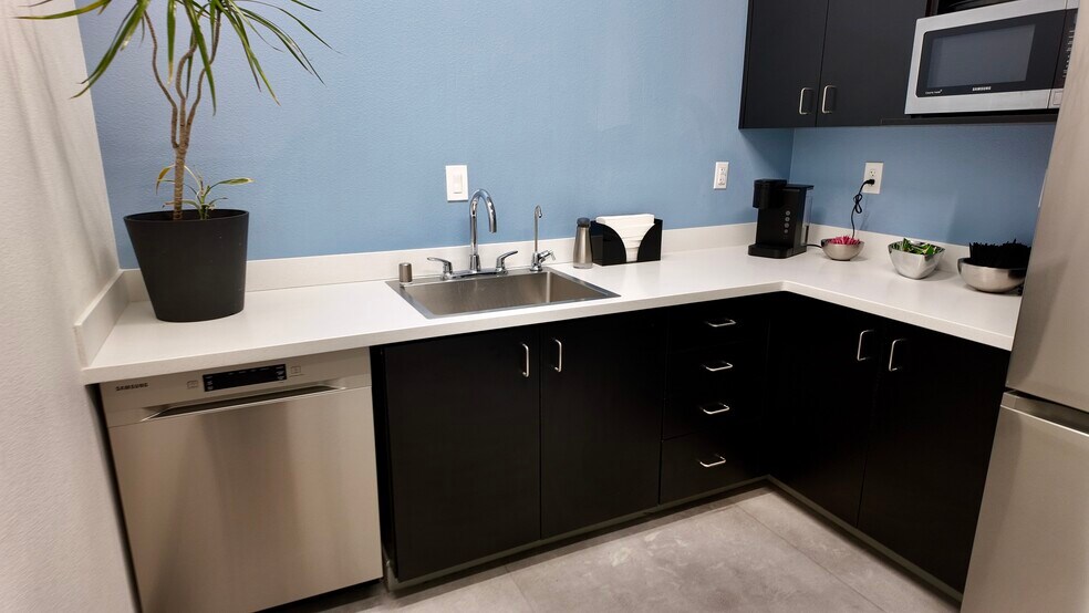 More Photos Of 330 E Warm Springs Rd, Las Vegas Office For Sale