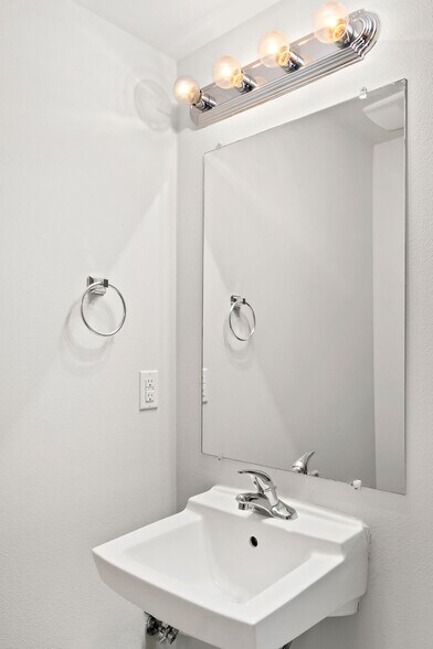 More Photos Of 901 E 72nd St, Tacoma Apartments For Sale