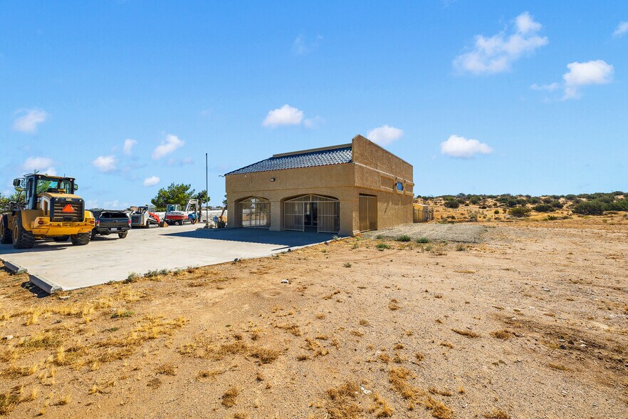 More Photos Of 2660 Pearblossom Hwy, Palmdale Office Residential For Sale