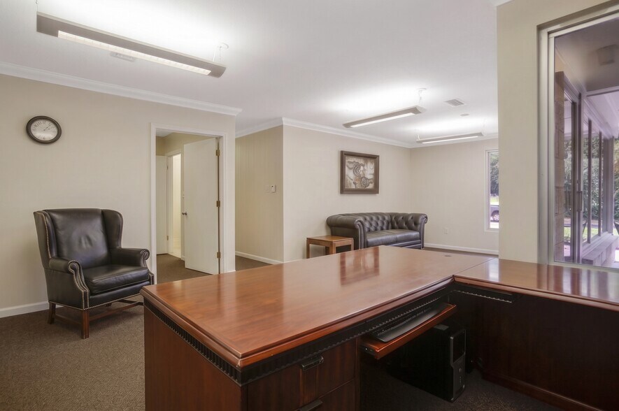 More Photos Of 6900 Fairfield Dr, Pensacola Office For Sale