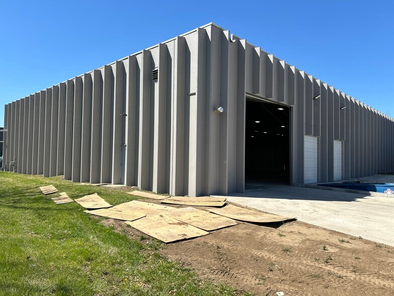More Photos Of 9700 E 56th St, Raytown Warehouse For Lease