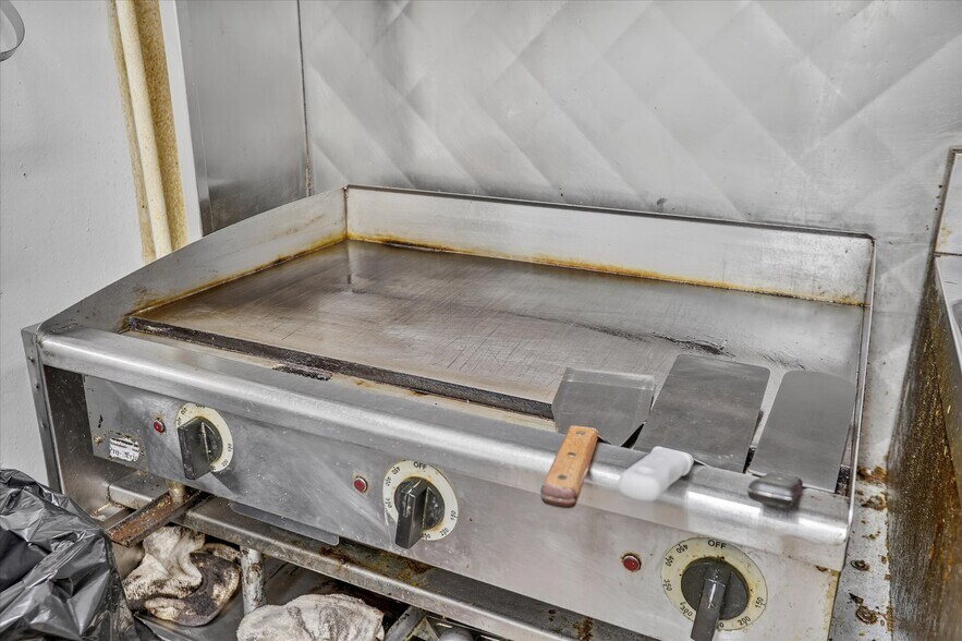 More Photos Of 5937 W Higgins Lake Dr, Roscommon Restaurant For Sale