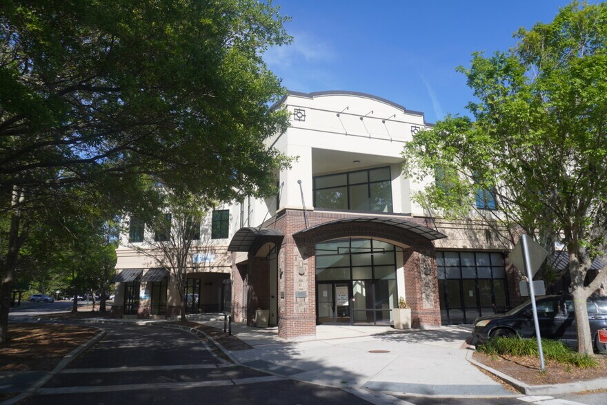 More Photos Of 1952 Long Grove Dr, Mount Pleasant Storefront Retail Office For Lease