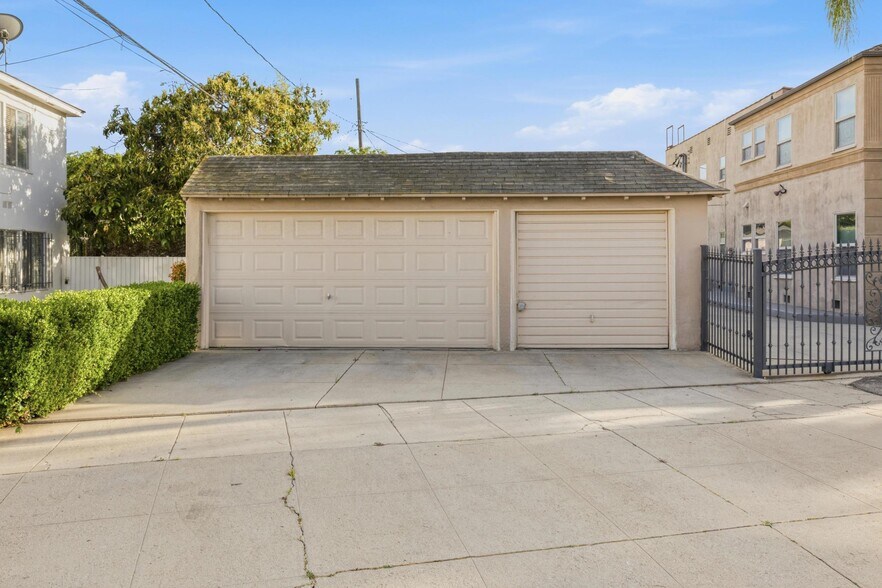 More Photos Of 1202 S Cochran Ave, Los Angeles Apartments For Sale
