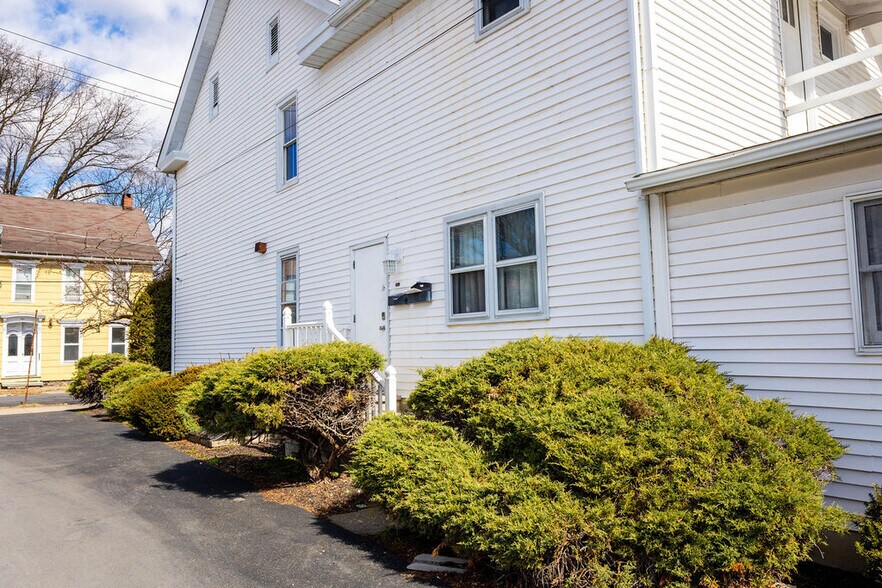 More Photos Of 811 Monroe St, Stroudsburg Office Residential For Lease